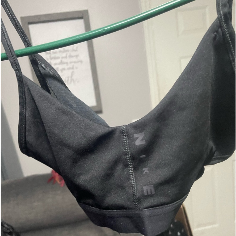 Nike sports bra black